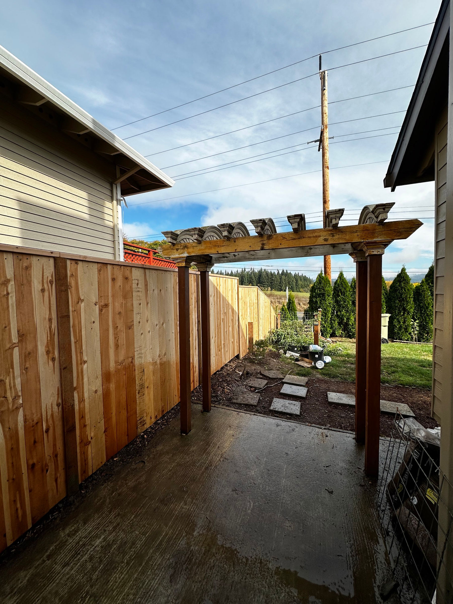 Wood fencing project by Weeping Willow for a Hillsboro area yard